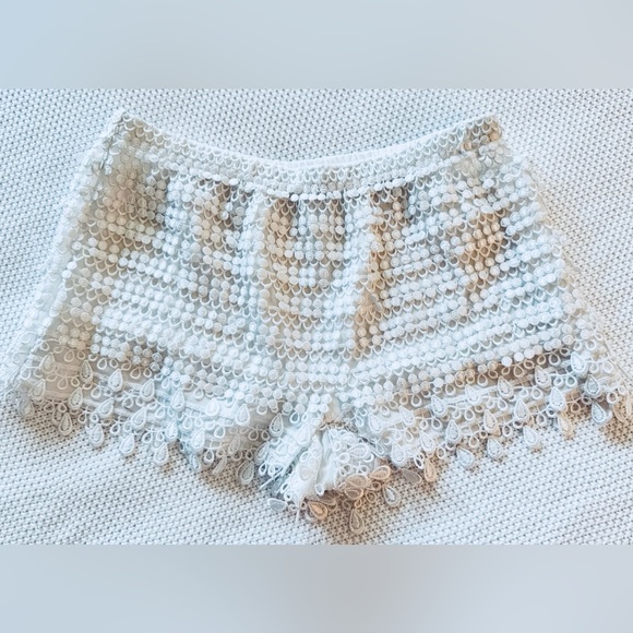 LULU’S White Lace Shorts 10” - Picture 5 of 12